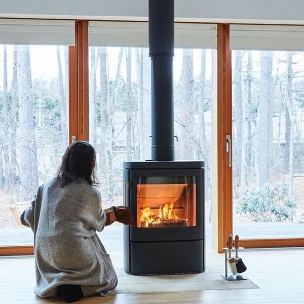 HWAM 4620c wood-burning stove in a room setting