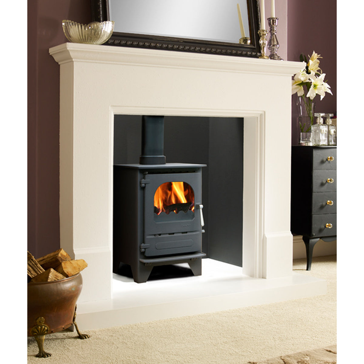 Dunsley Highlander 5 Enviroburn Solo with a curved-corner window burning logs