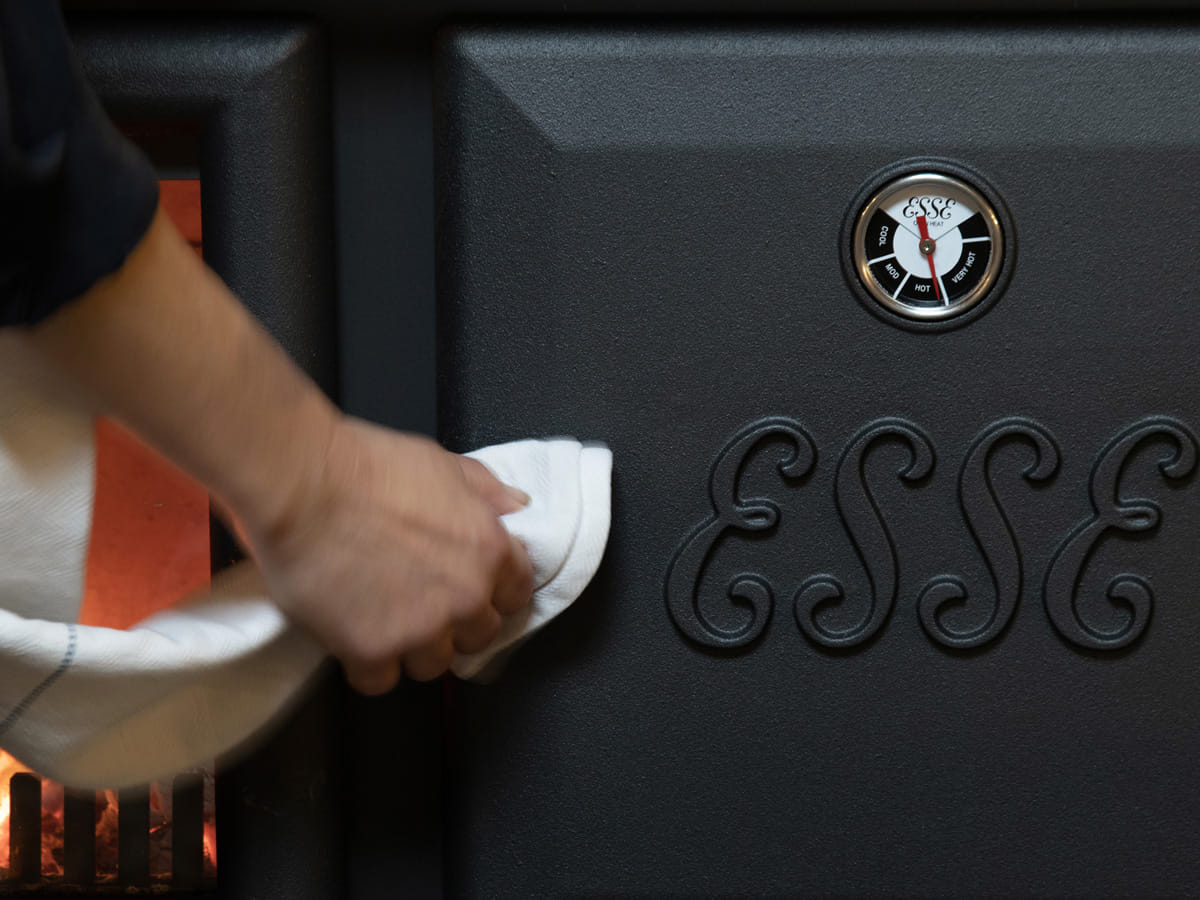 ESSE Lightheart S door cleaning