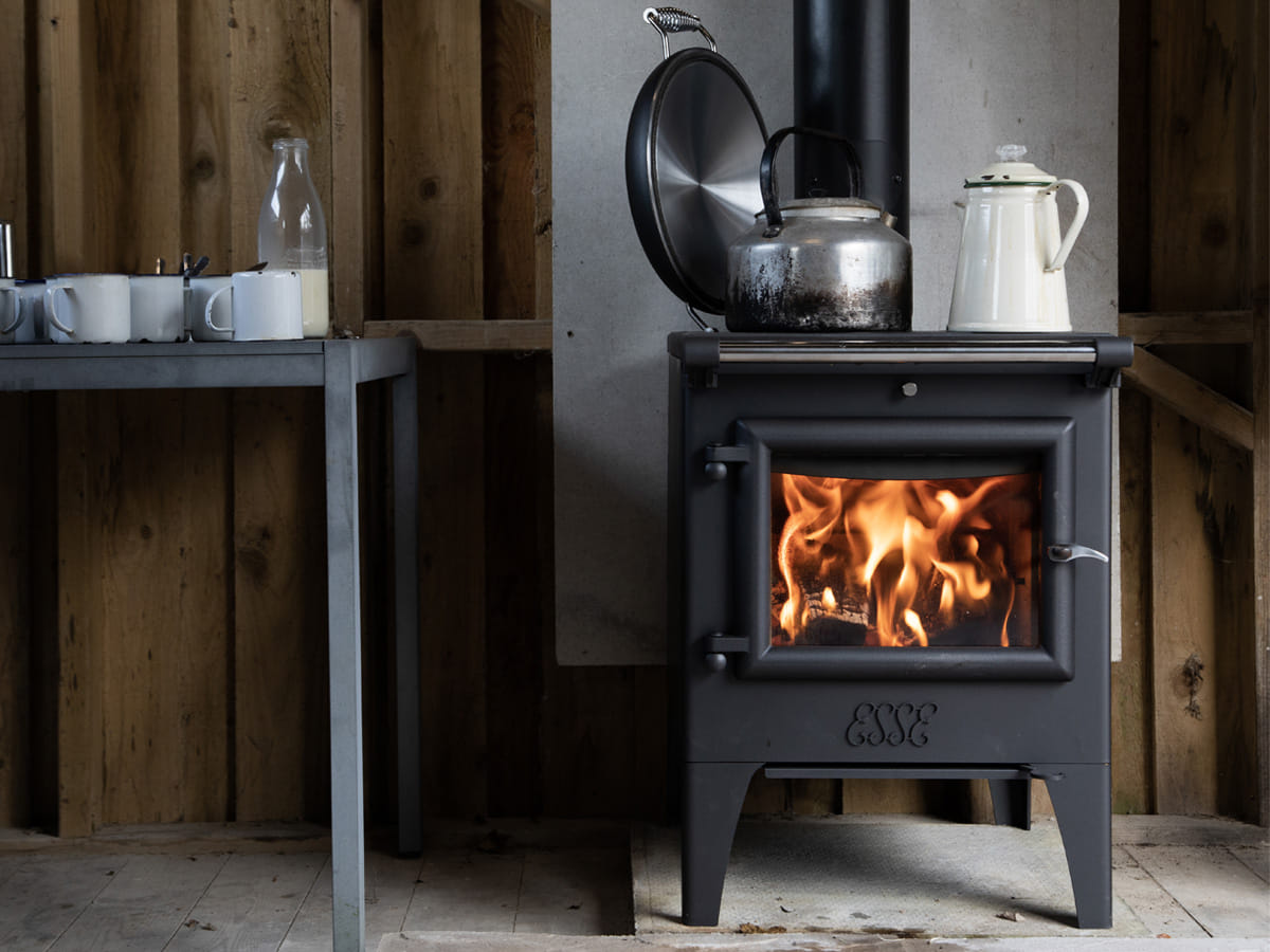 ESSE Warmheart front with table of mugs