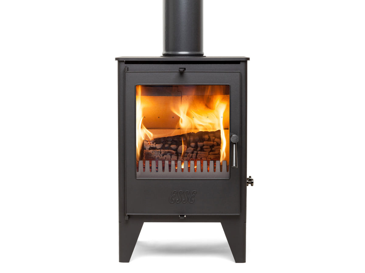 Front product view of the ESSE 550 wood-burning stove