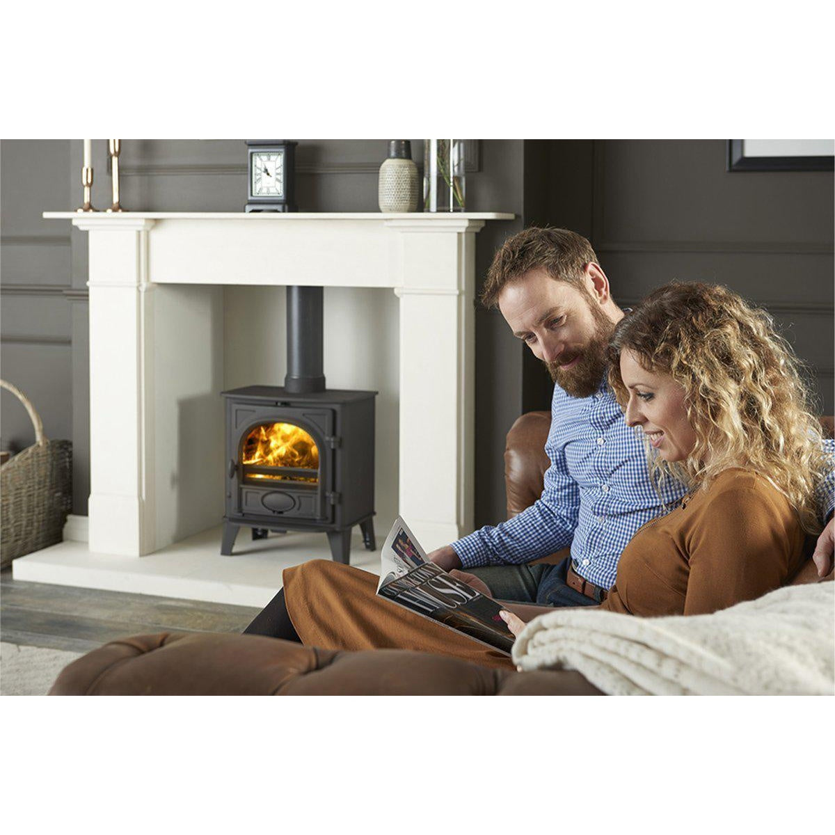 Stovax Stockton 5 Matt Black stove beside a seated couple