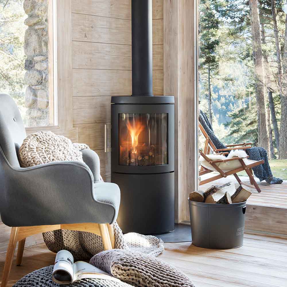 HWAM 3120c wood-burning stove with Classic door in a room setting