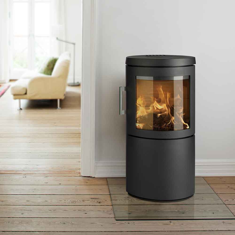 HWAM 3120c wood-burning stove with Classic door in a room setting
