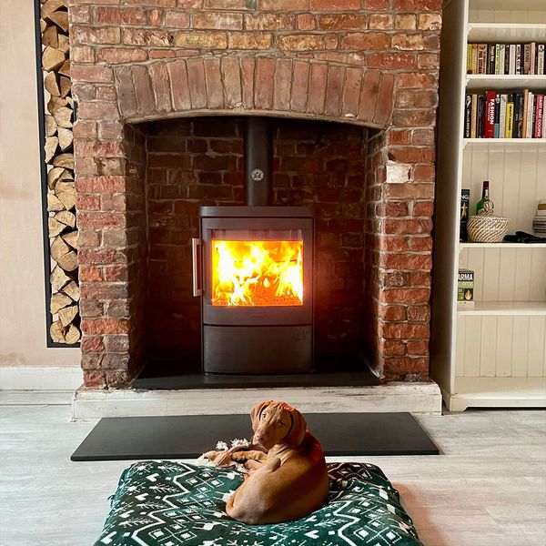 HWAM 4620c wood-burning stove in a room setting