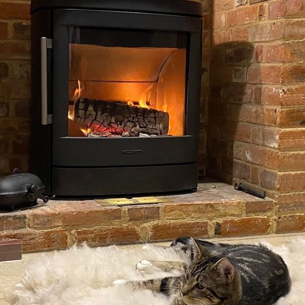 HWAM 4620c wood-burning stove in a room setting