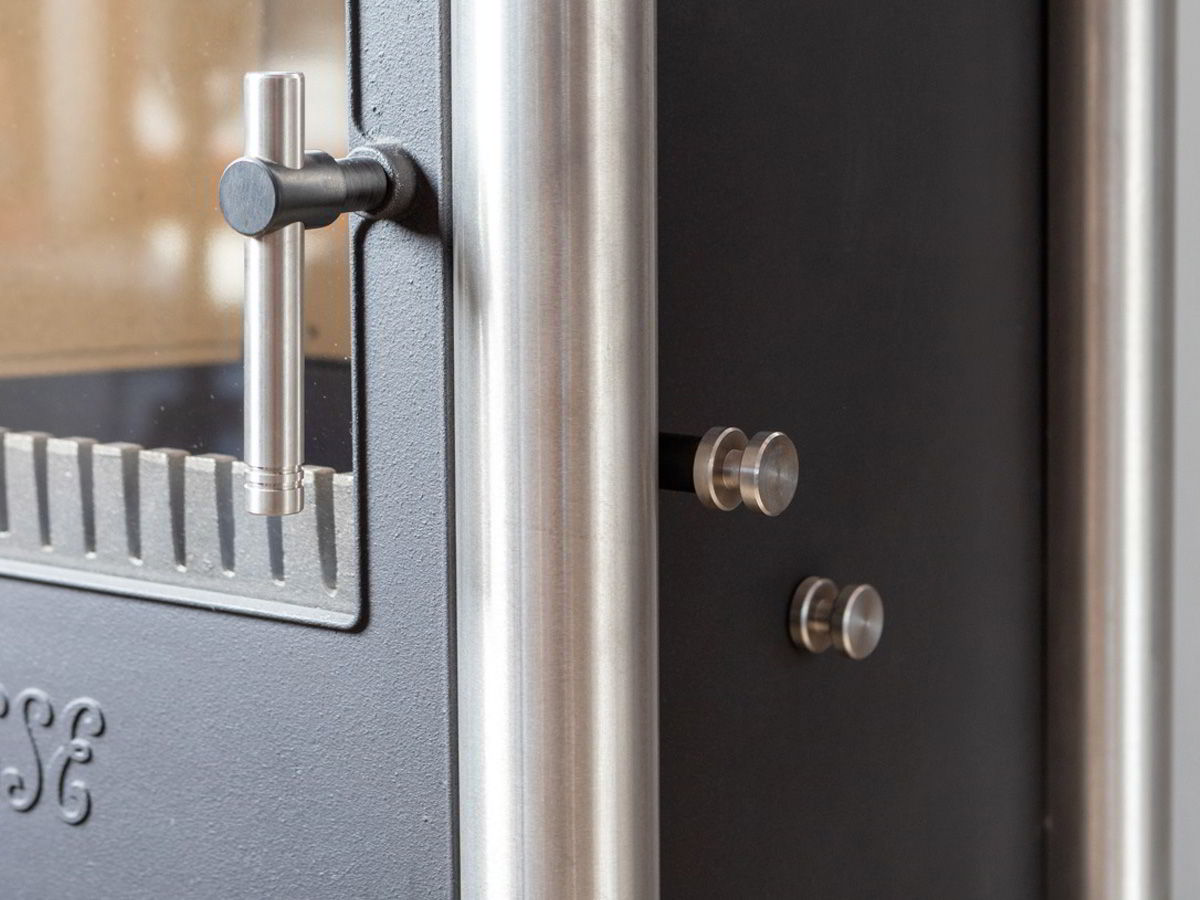 ESSE 525 Optional stainless steel pillars