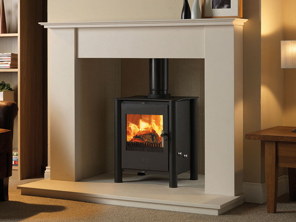 ESSE 525 wood-burning stove installed in a furnished room