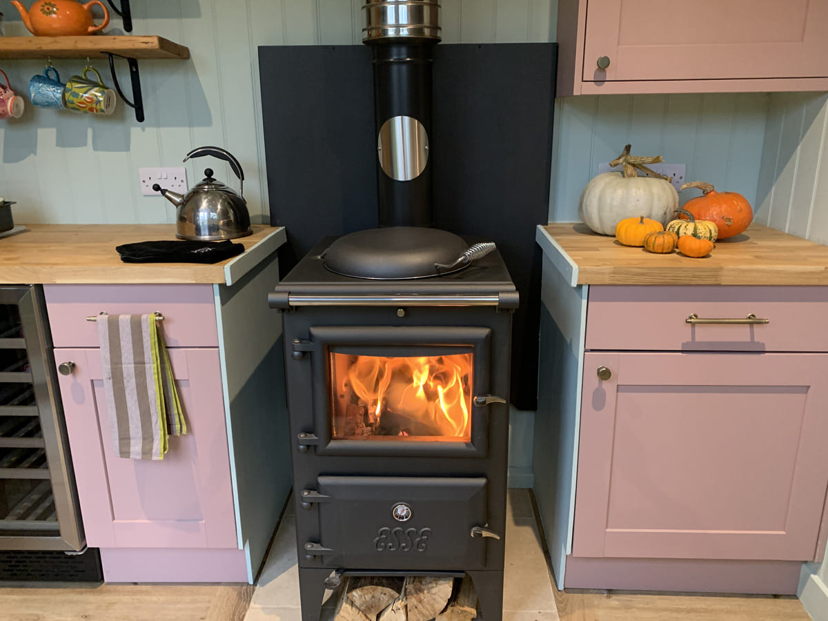 ESSE Bakeheart pink kitchen