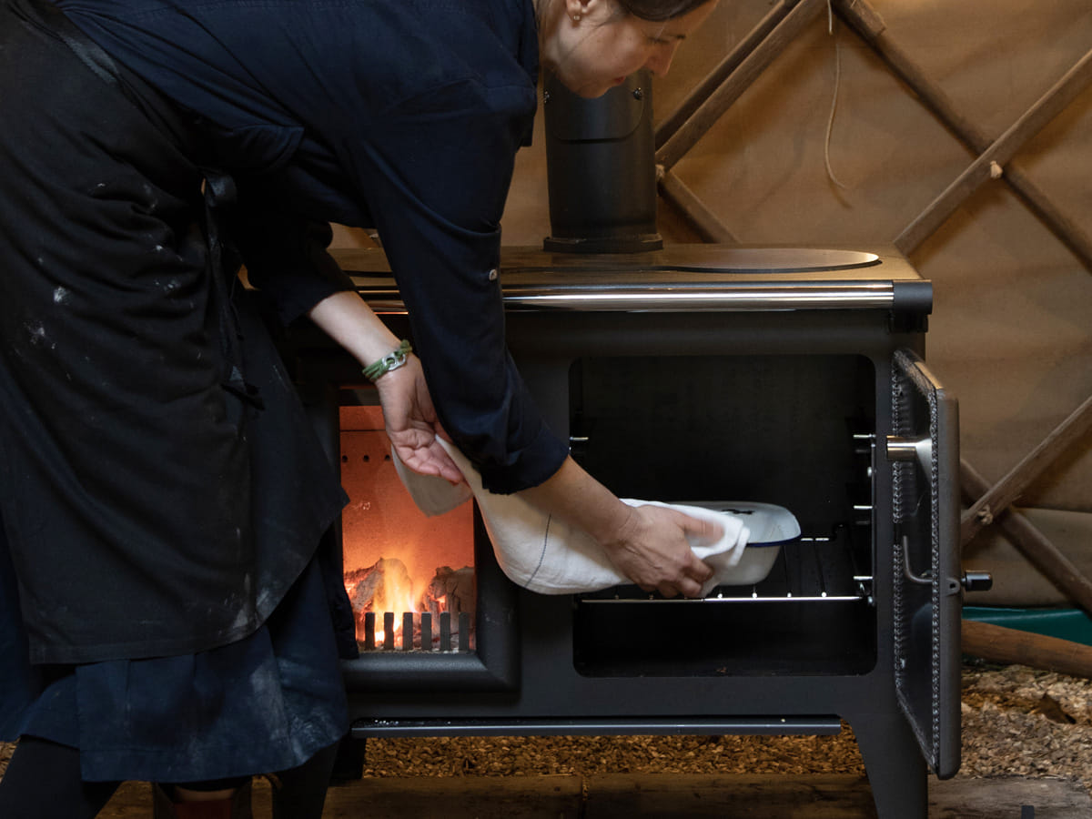 ESSE Lightheart S wood-fired oven interior and shelves