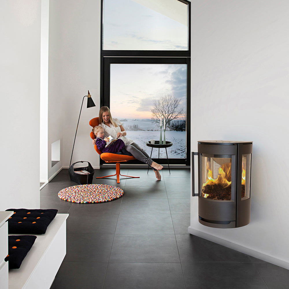 WIKING Luma 1 wood-burning stove in a room setting