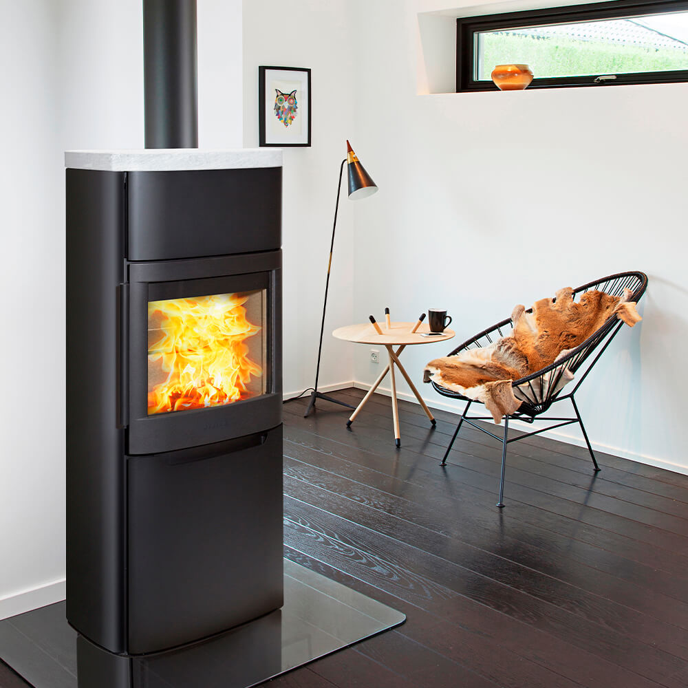WIKING Pala 6 wood-burning stove in a room setting